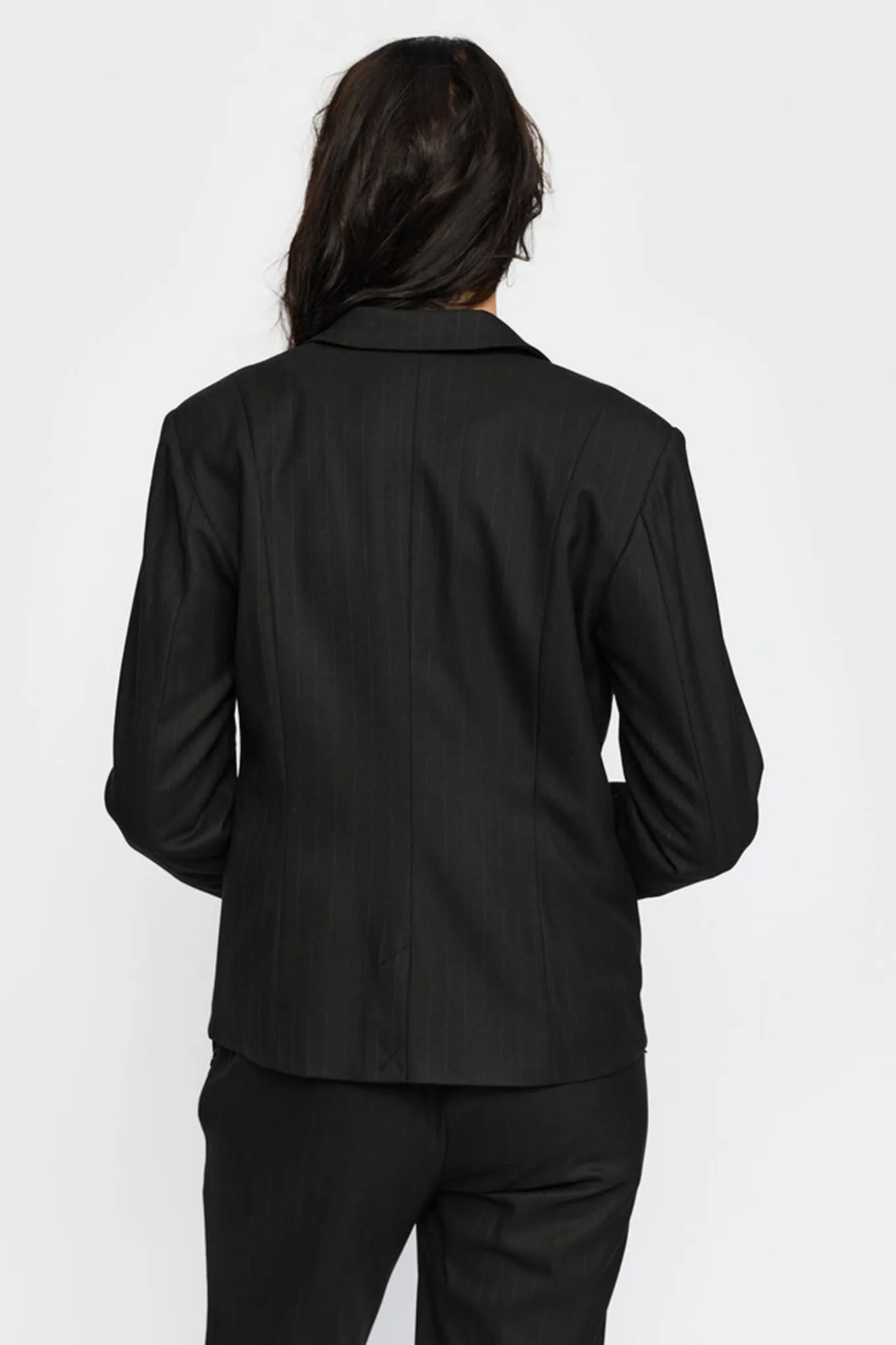 ILLIE PIN BLACK PIN 1021308