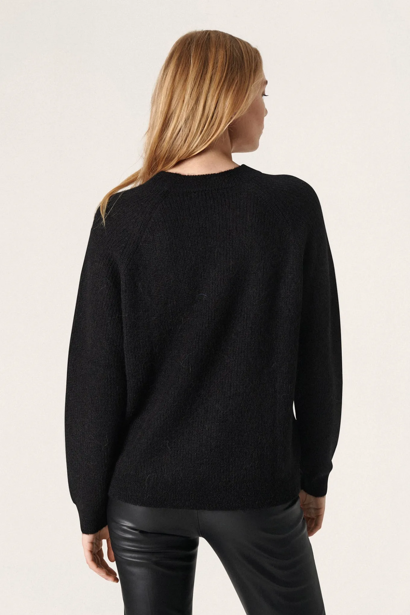 SLTuesday Raglan Pullover LS Black 30406265