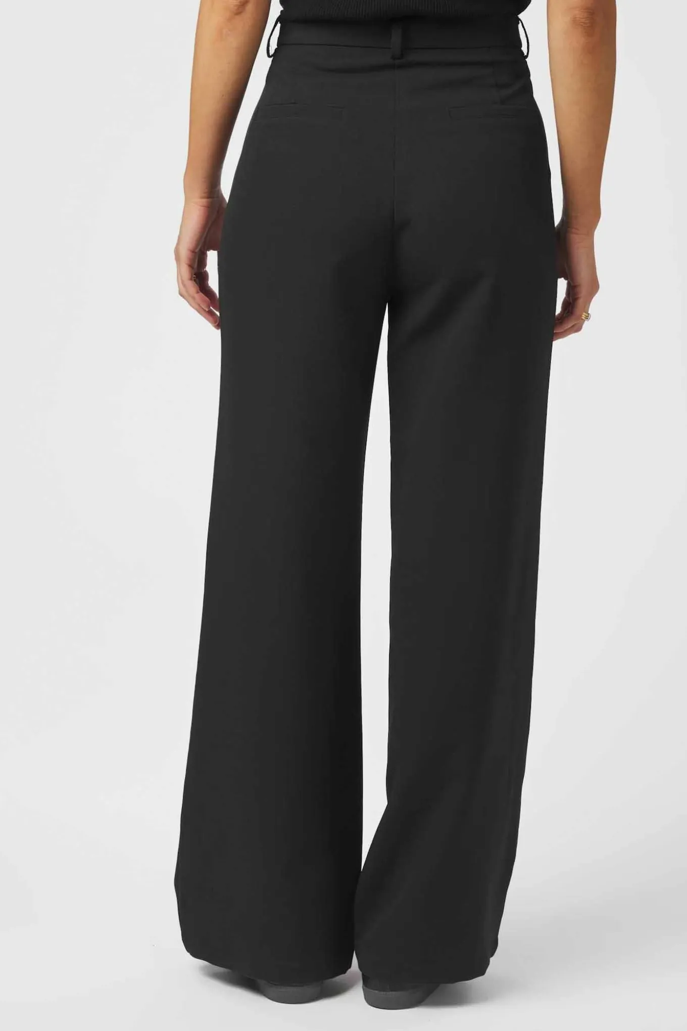 Sury Black 165815