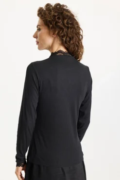Yvonne tshirt SORT 16810